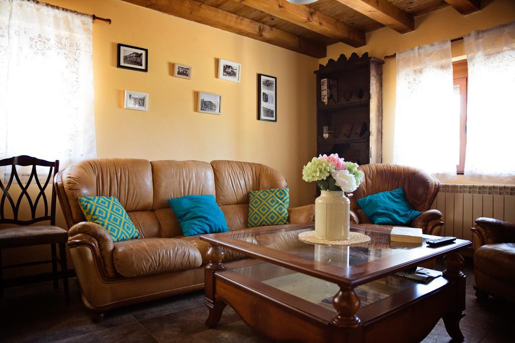 Apartamentos Turisticos Las Carballedas Rabanal del Camino Room photo